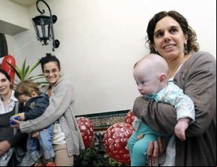 Una fiesta del reencuentro entre pañales, chupetes y mamaderas