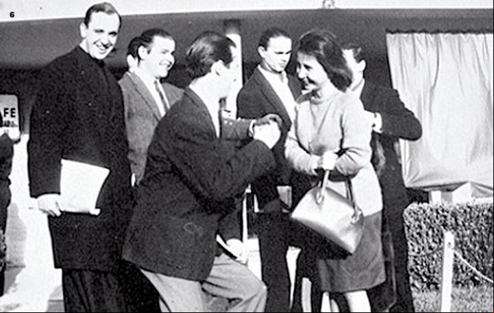 En 1965, Jorge Bergoglio invitó a María Esther de Miguel a dar una clase en el colegio de Santa Fe donde él era profesor.