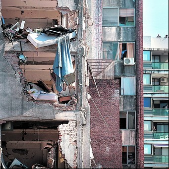 Perder la casa y la historia, el otro gran shock de los sobrevivientes