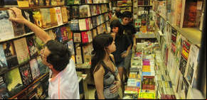 La noche en que los libros salen a la calle, un clásico que crece en oferta y variedad