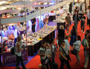 Una invasión de poetas paulistas en la feria de Mafalda y Cortázar