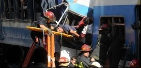 Procesan a tres bomberos por la tragedia de Once