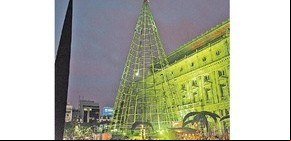 En la Ciudad, la Navidad se enciende con un gran árbol