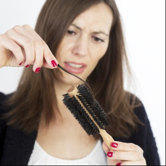 A nosotras también nos pasa: ¿cómo tratar la caída del pelo?