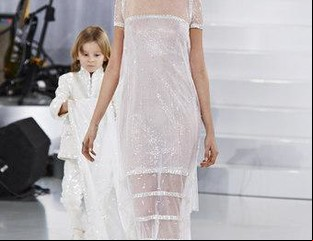 Lagerfeld + Chanel: cuando las zapatillas se convirtieron en Alta Costura