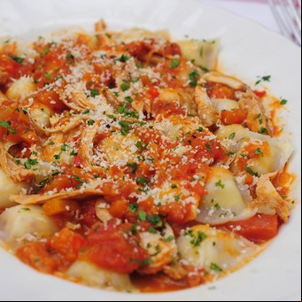 Ravioles con estofado de pollo