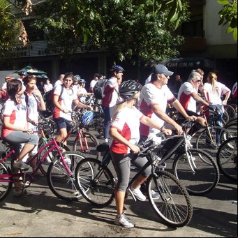 Arrancaron las bicicleteadas por los barrios