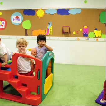 Aseguran que a los bebés no los perjudica que su mamá vuelva al trabajo
