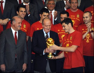 Los campeones y el rey