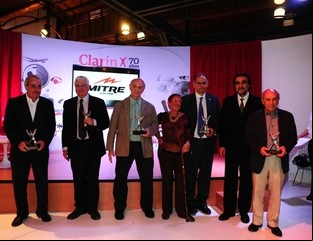 Personalidades de la cultura, premiadas en el stand de Clarín y Ñ
