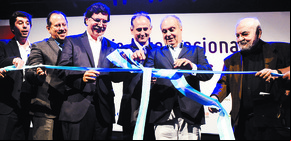 Entre reclamos y aplausos, Tito Cossa inauguró la Feria del Libro