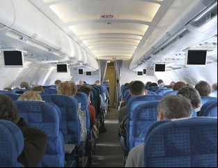 ¿Cuáles son los asientos más seguros del avión?