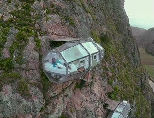 El hotel que cuelga de una montaña