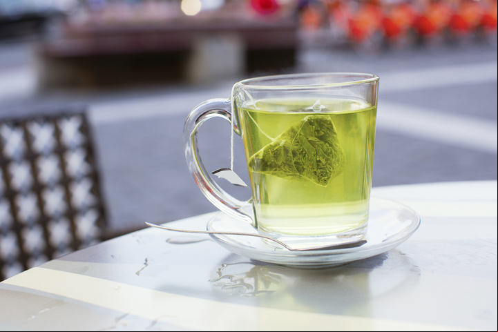 El consumo elevado de té verde brinda antioxidantes y ayuda a equilibrar el colesterol.