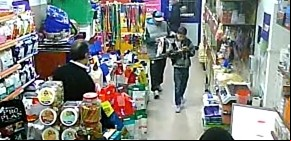 Un nene, en una banda que le robó a un comerciante