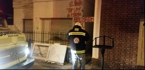 Prendieron fuego la casa de un acusado de abusar de dos nenas