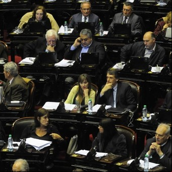 Los K prorrogan la emergencia económica, ahora con la excusa de la crisis internacional