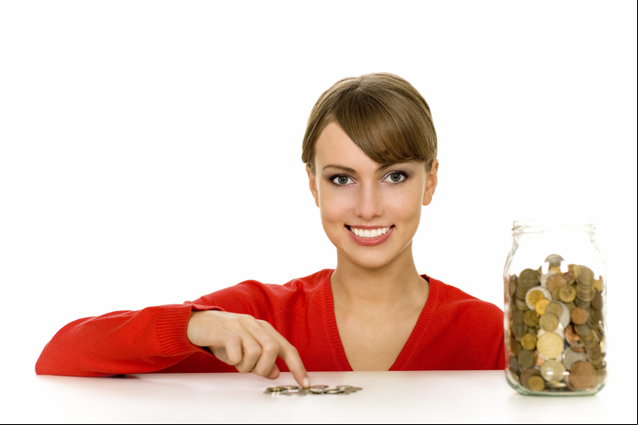 CLAIMA20151117_0189 Mujer cuenta monedas (Getty Images)