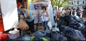 Ayuda a la distancia:  la Plaza de Mayo se llenó de donaciones