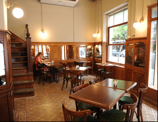 Cómo se hizo la restauración del bar notable Los Galgos