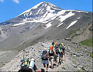 Trekking, una atracción irresistible en el volcán Lanín 
