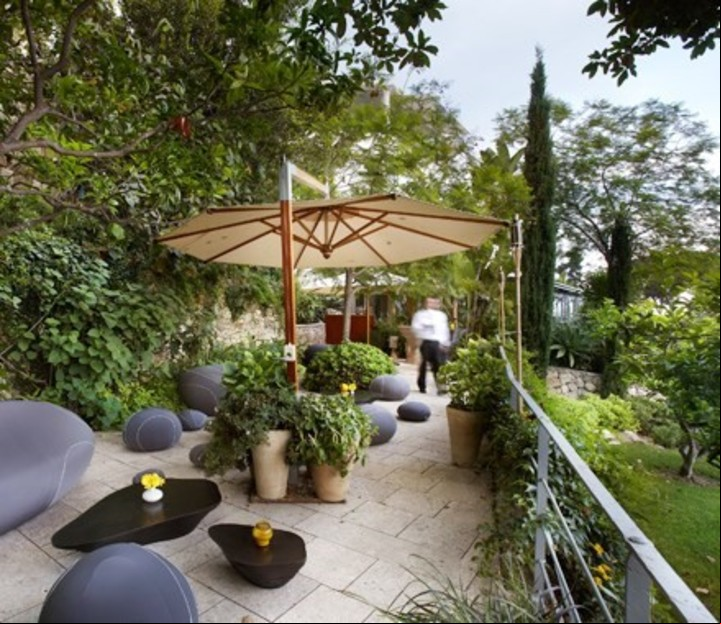 El restaurant de Colagreco en la Costa Azul se montó en una casa de 1930 y cuenta con un impresionante jardín orgánico
