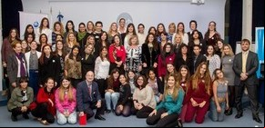 Dos iniciativas para promover el liderazgo femenino