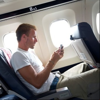 Elon Musk negocia con varias aerolíneas para ofrecer Wi-Fi de Starlink en los vuelos