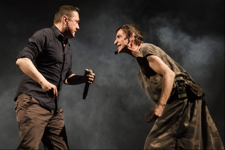 Fermin Muguruza y Albert Pla en 2016, con la obra de teatro "Guerra".