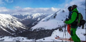 Pagar $100 mil por día para esquiar en soledad: así funciona el exclusivo centro de esquí donde ocurrió la avalancha