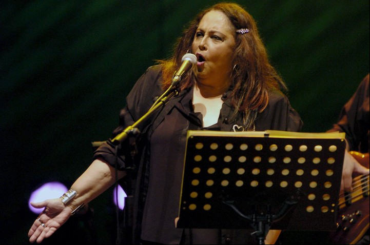 María Creuza, en su ámbito favorito, el escenario. Foto: EFE/ Juan Francisco Moreno.