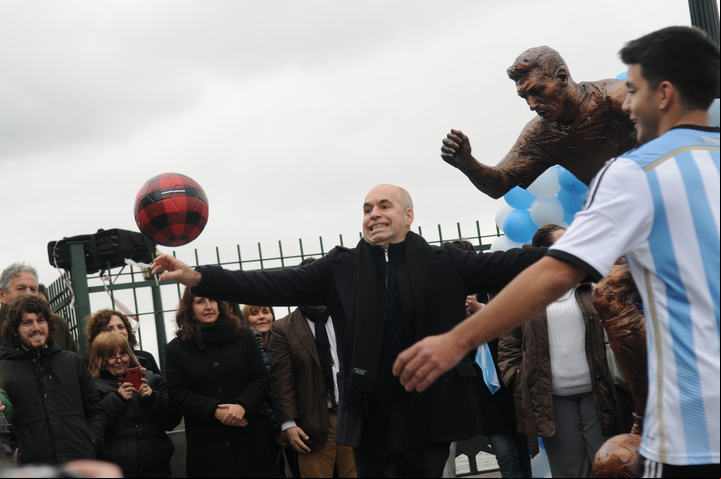 Homenaje a Lionel Messi, colocaron una estatua en el "Paseo de la gloria" que se encuentra en la Costanera Sur
Fotos Emiliana Miguelez