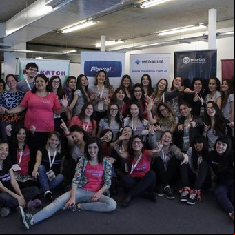 Las "chicas en tecnología" que programan un mundo mejor