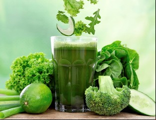 Cuáles son los beneficios de tomar jugo verde todas las mañanas