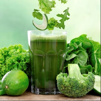 Cuáles son los beneficios de tomar jugo verde todas las mañanas