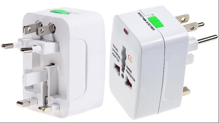 rios de viaje imprescindible. adaptador de enchufe universal