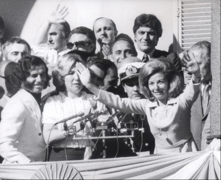 1° de octubre de 1975: María Estela Martínez de Perón, "Isabelita", en un acto como Presidenta. / Archivo Clarín