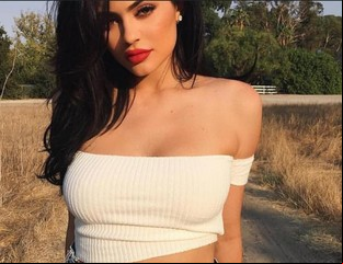 Las razones por las que este simple top triunfa entre las famosas