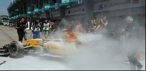 Susto en la Fórmula Uno por el impresionante incendio de un auto