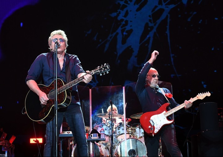 Adelante, los históricos líderes de The Who, Roger Daltrey y Pete Townshend. Atrás, en la batería, Zak Starkey, hijo de Ringo Starr. Foto: AFP