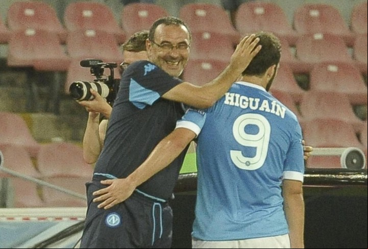 Maurizio Sarri y Gonzalo Higuaín, en tiempos napolitanos. (ANSA)