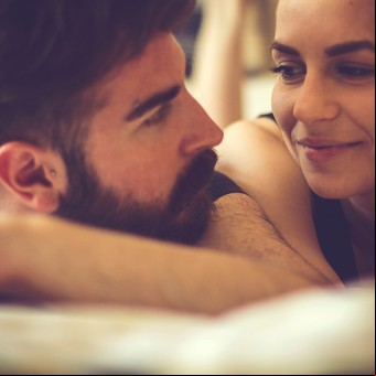 ¿Cómo influyen los movimientos hormonales en el deseo sexual?