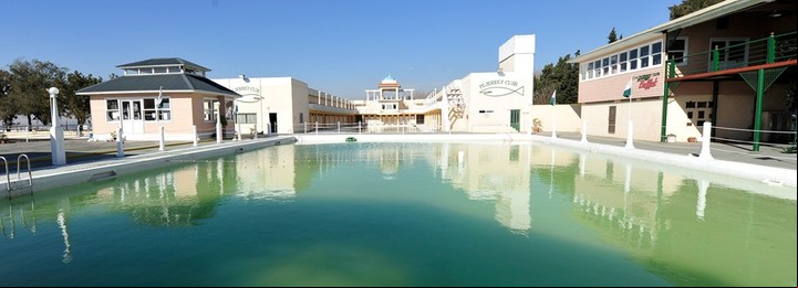 La piscina olímpica de Pejerrey Club, en la costa de Quilmes.