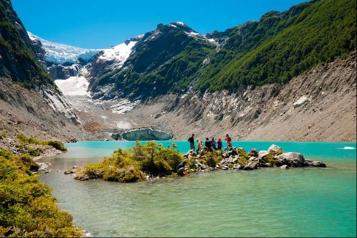 En acción, en la inmensidad patagónica.
