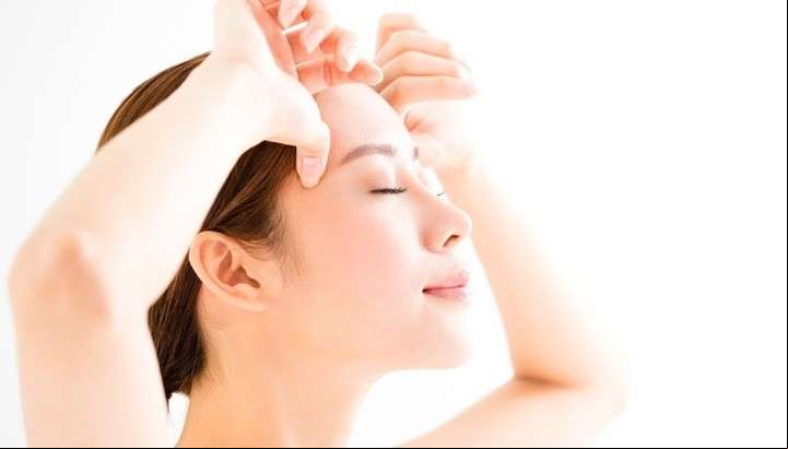 Yoga facial, el método de gimnasia que ayuda a disminuir la papada.