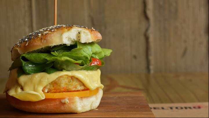 Hamburguesa Veggie. De Williamsburg Burger bar, Deltoro Burgers,
The Burger Company y Mi Barrio.