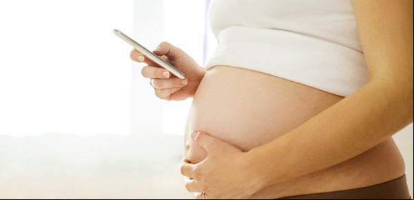 Un estudio asocia uso del celular durante embarazo a la hiperactividad en los niños