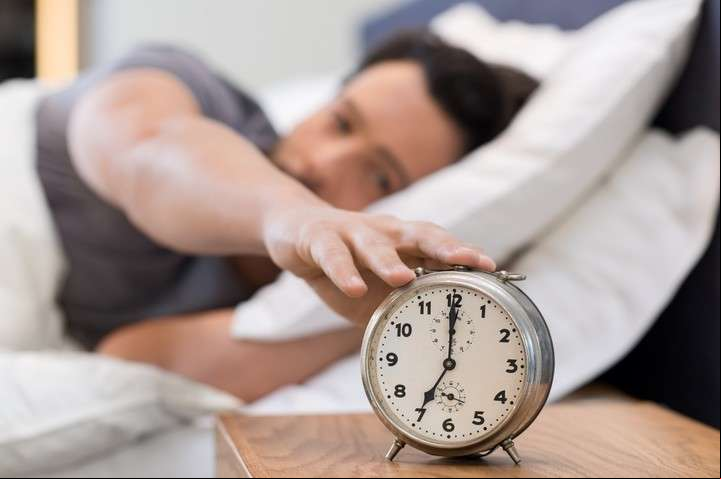 clarin.com Conciliar el sueño y dormir mejor creencias populares que no te dejan dormir bien No te desveles gente durmiendo duermen cama