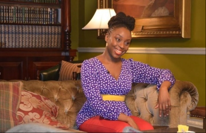 Chimamanda Ngozi Adichie reflexiona sobre la diversidad, la inclusión y la igualdad de género.