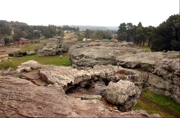 Sierra de los Padres, a 27 kilómetros de Mar del Plata por la avenida Luro y la ruta 226.
